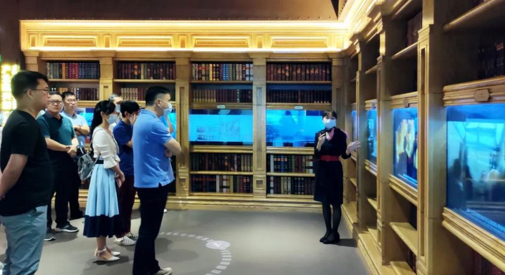 巖星專題 | 廣東工業設計城領導蒞臨深圳參觀深圳優秀企業博物館插圖(2) 巖星專題 | 廣東工業設計城領導蒞臨深圳參觀深圳優秀企業博物館插圖(2)